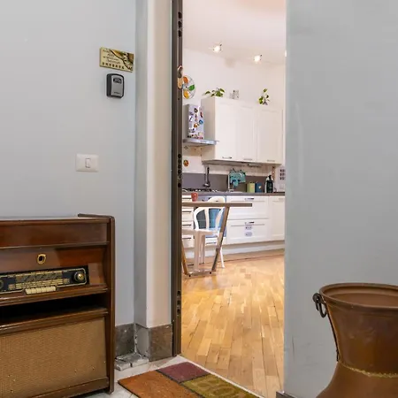 Guesthost - Al Cassaro *